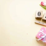 Tulip with gift wooden calendar beige background flat lay 8-3 international women's day